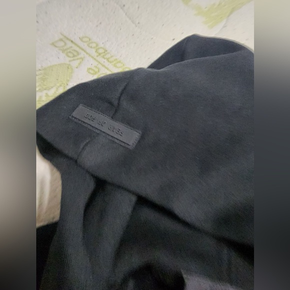Essentials Fear of God Jet Black Hoodie - Picture 3 of 5